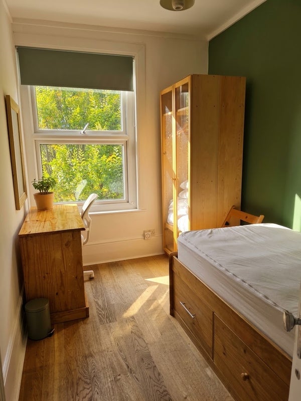 Room High Street in Greater London