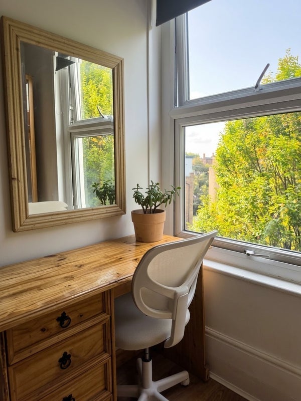 Room High Street in Greater London