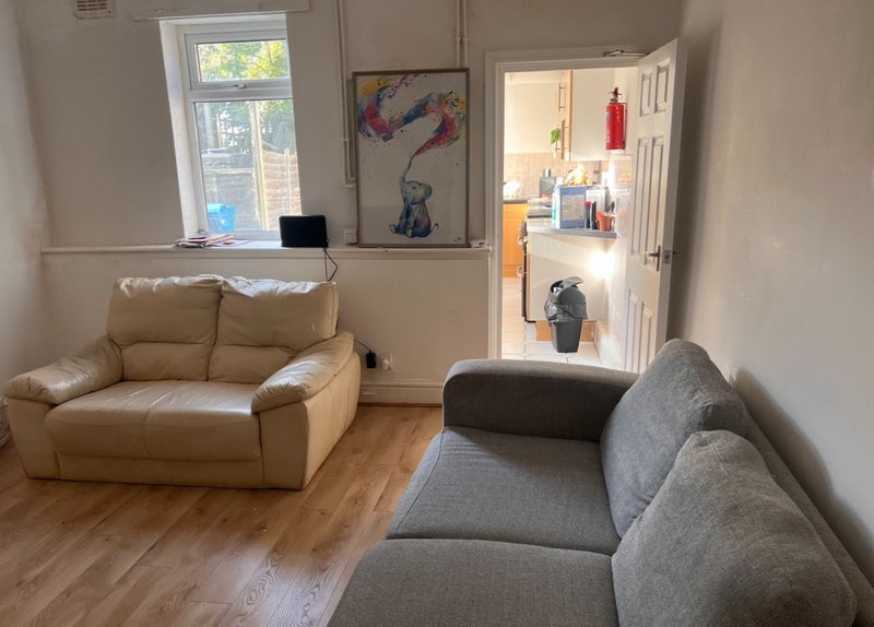 Room Netherfield Road in Sheffield