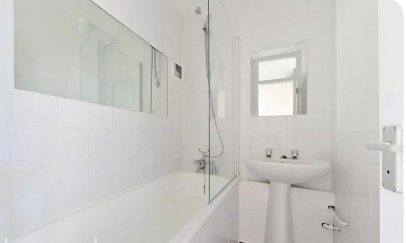 Room Highcliffe Drive in Greater London
