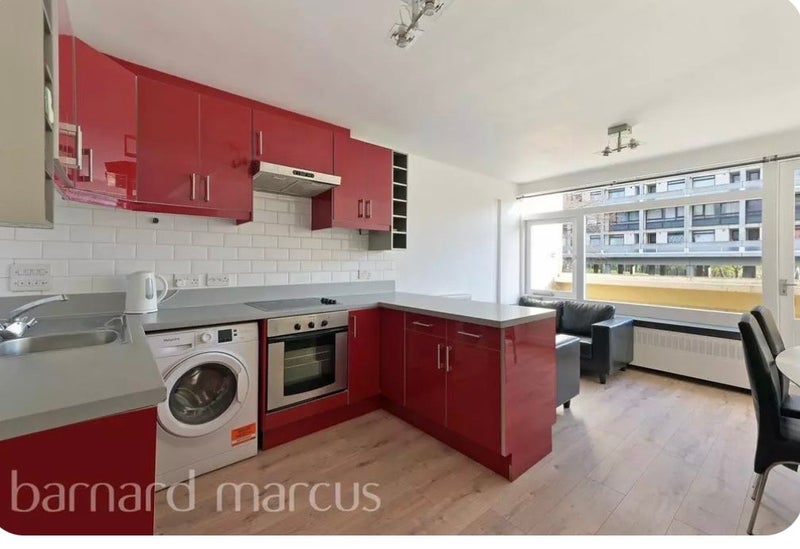 Room Highcliffe Drive in Greater London