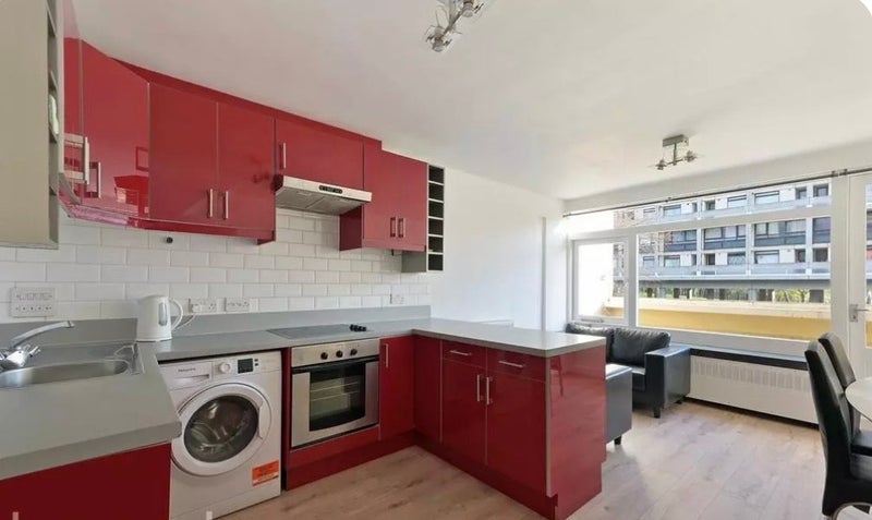 Room Highcliffe Drive in Greater London