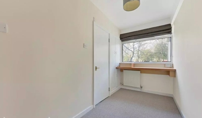 Room Highcliffe Drive in Greater London
