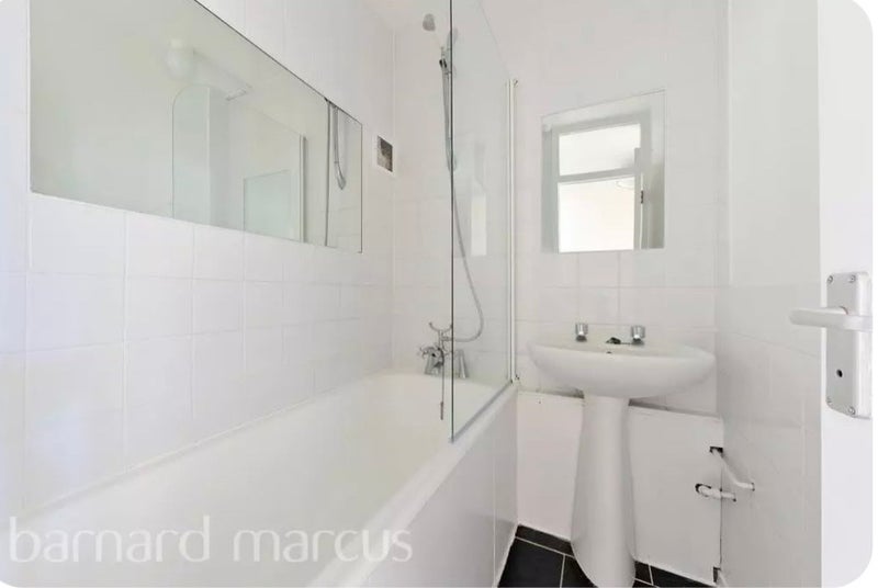 Room Highcliffe Drive in Greater London