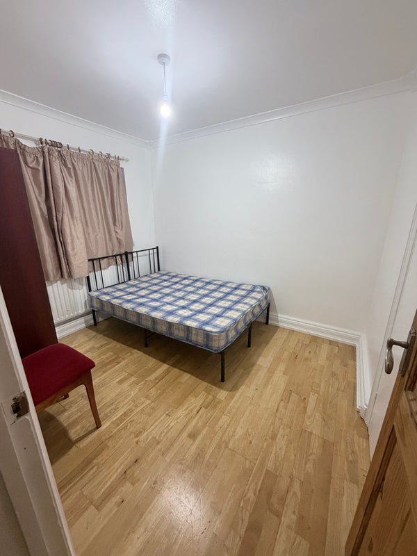 Room Lea Bridge Road in Greater London