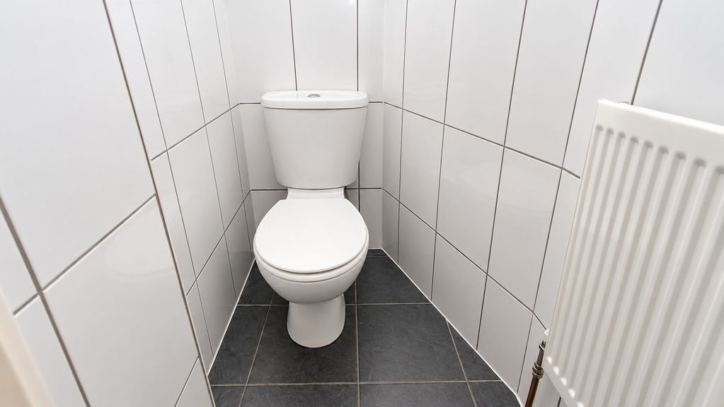 Flat Pembury Road in Greater London