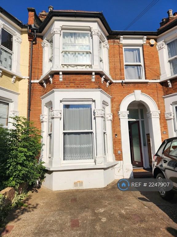 Flat Broadfield Road in Greater London
