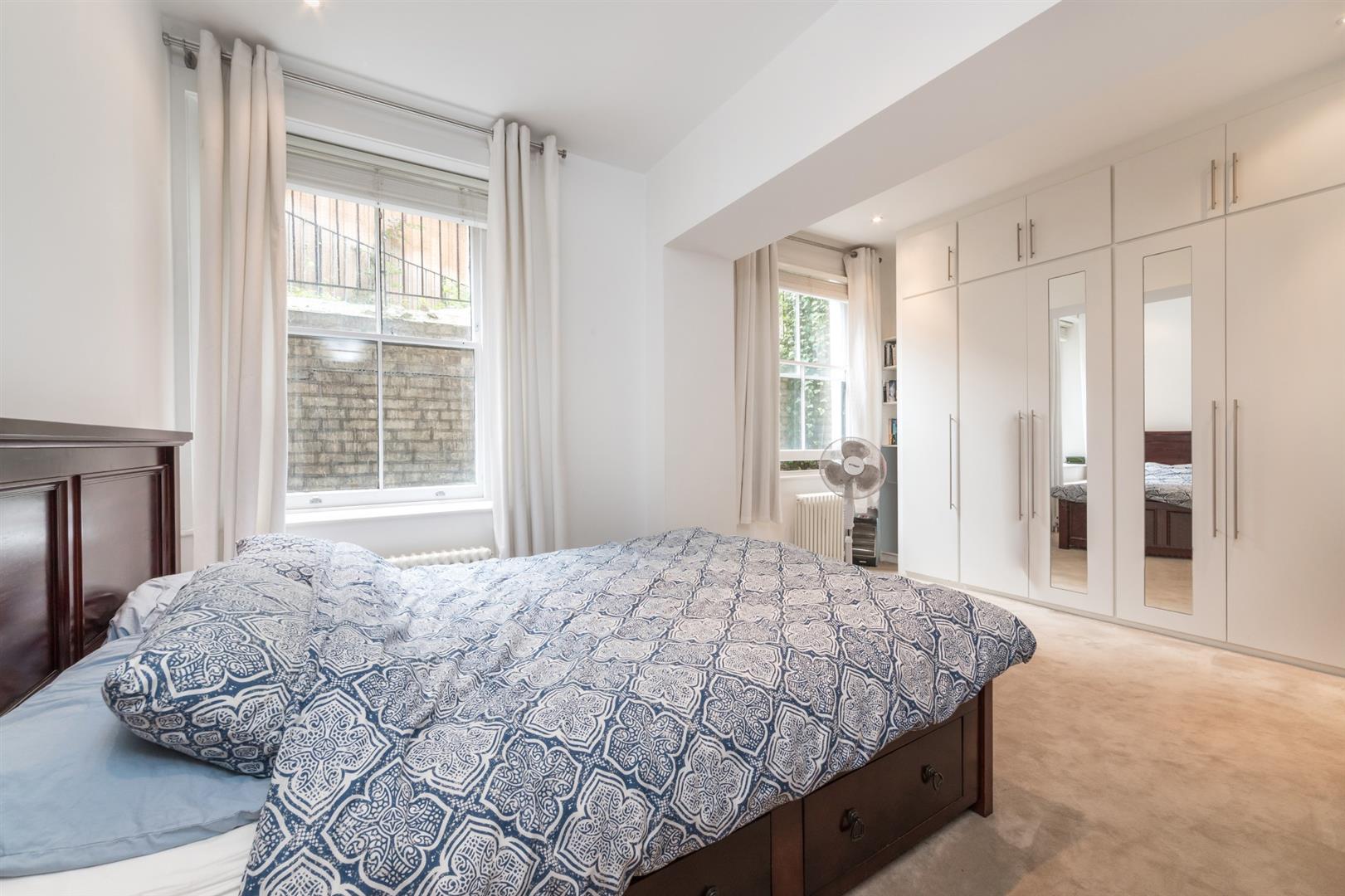 Flat Lauderdale Road in City of Westminster