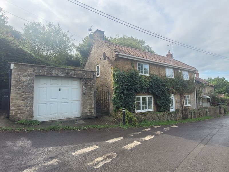 House Curriott Hill in Crewkerne