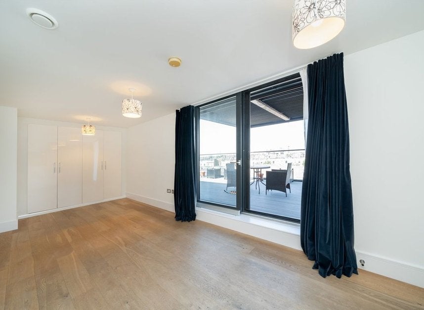 Flat Kilburn Park Road in Greater London