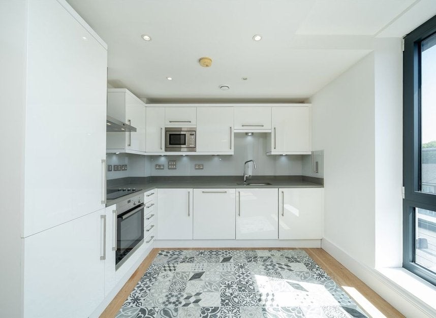 Flat Kilburn Park Road in Greater London