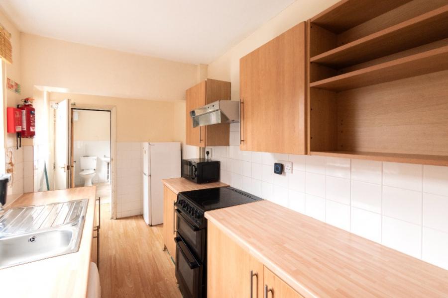 Room Connaught Road in Norwich