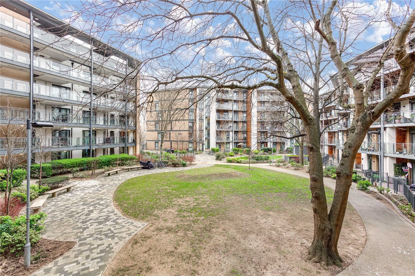 Flat Brickfield Road in Greater London