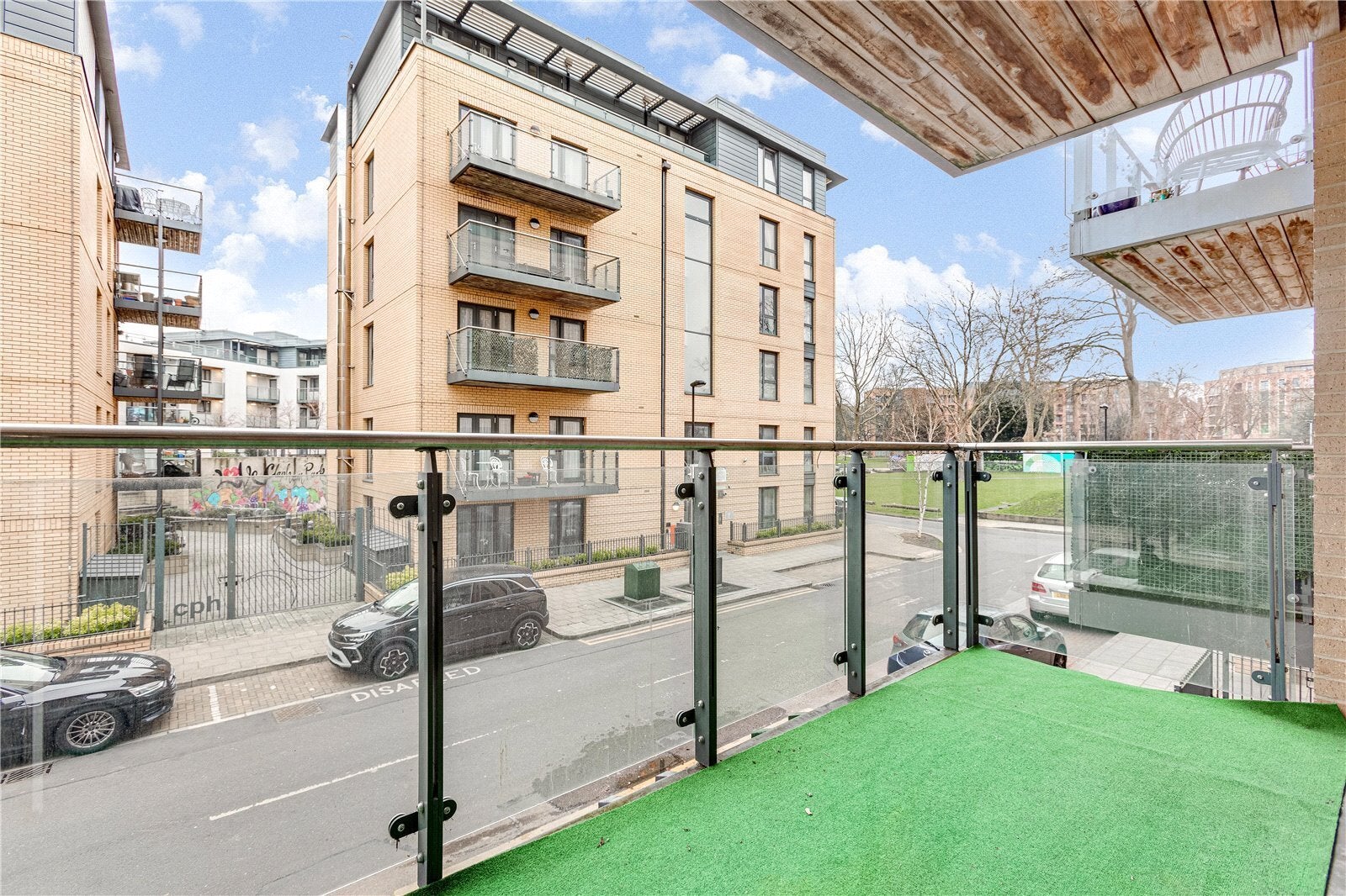 Flat Brickfield Road in Greater London
