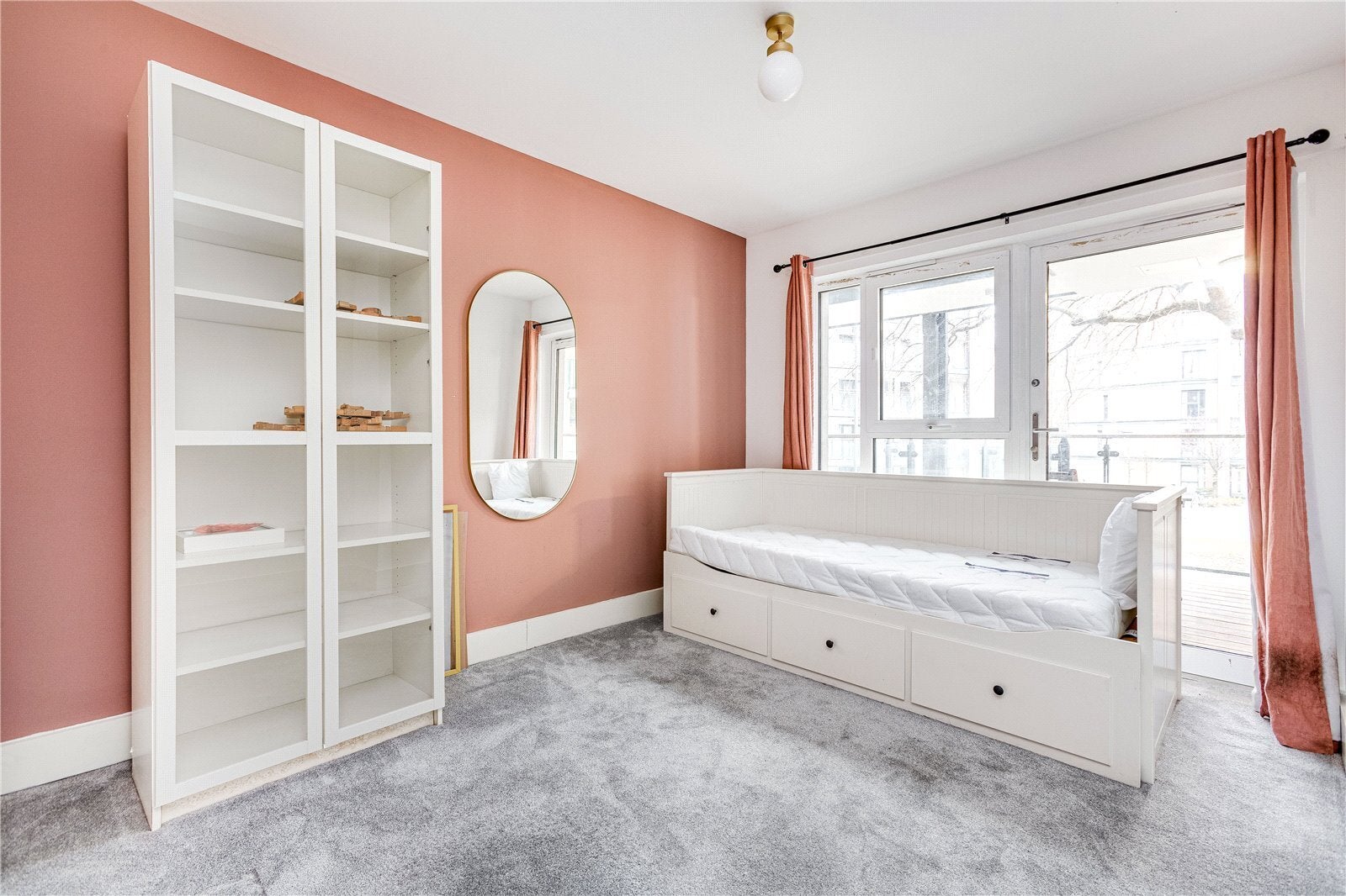 Flat Brickfield Road in Greater London