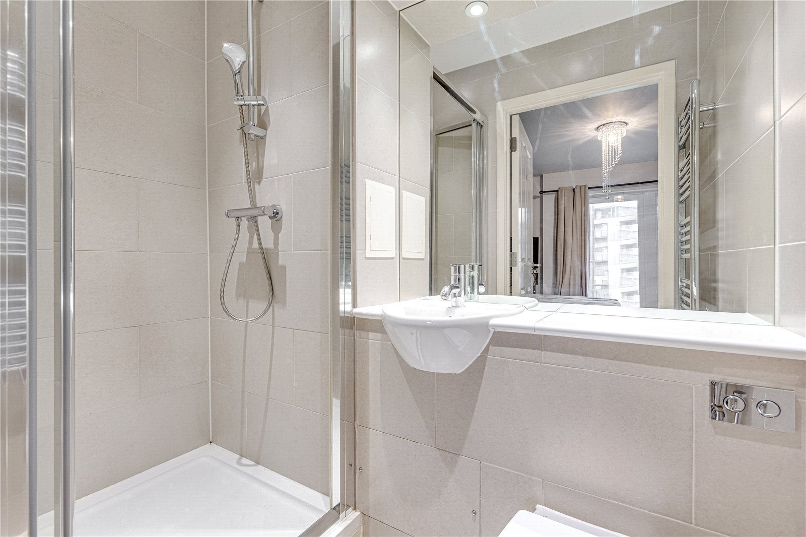 Flat Brickfield Road in Greater London