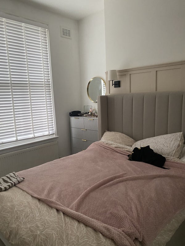 Room Southborough Road in Greater London
