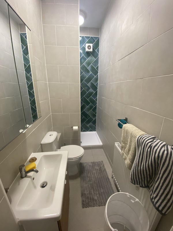 Room Southborough Road in Greater London