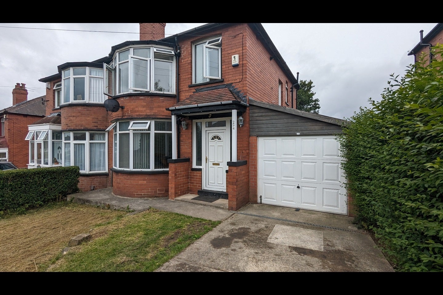 House Oakwood Lane in Leeds