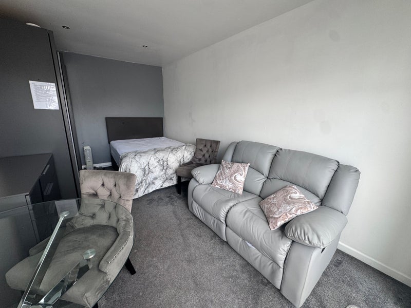 Room Bascott Road in Bournemouth