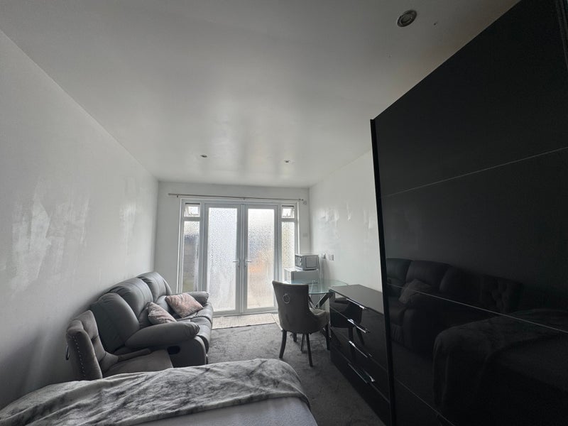 Room Bascott Road in Bournemouth