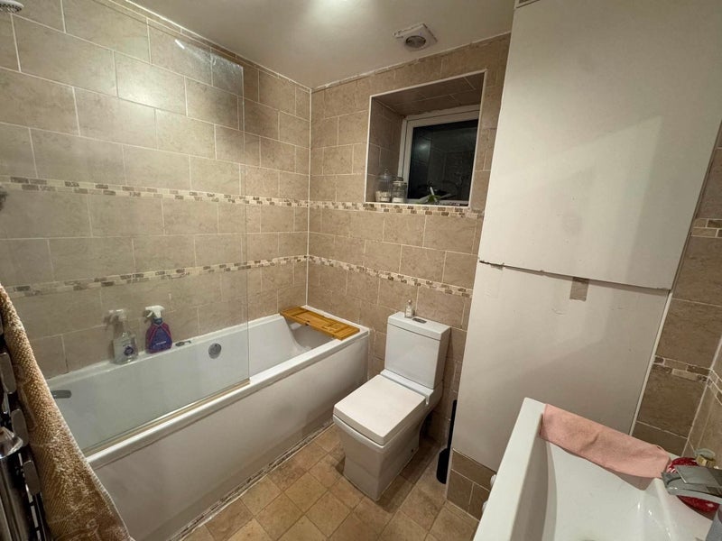 Room Bascott Road in Bournemouth