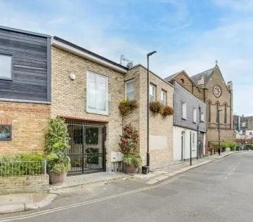 Flat Prescott Place in Greater London