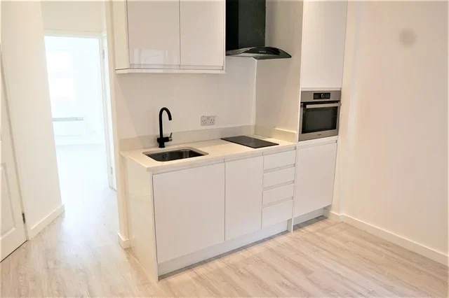 Flat Haydons Road in Greater London