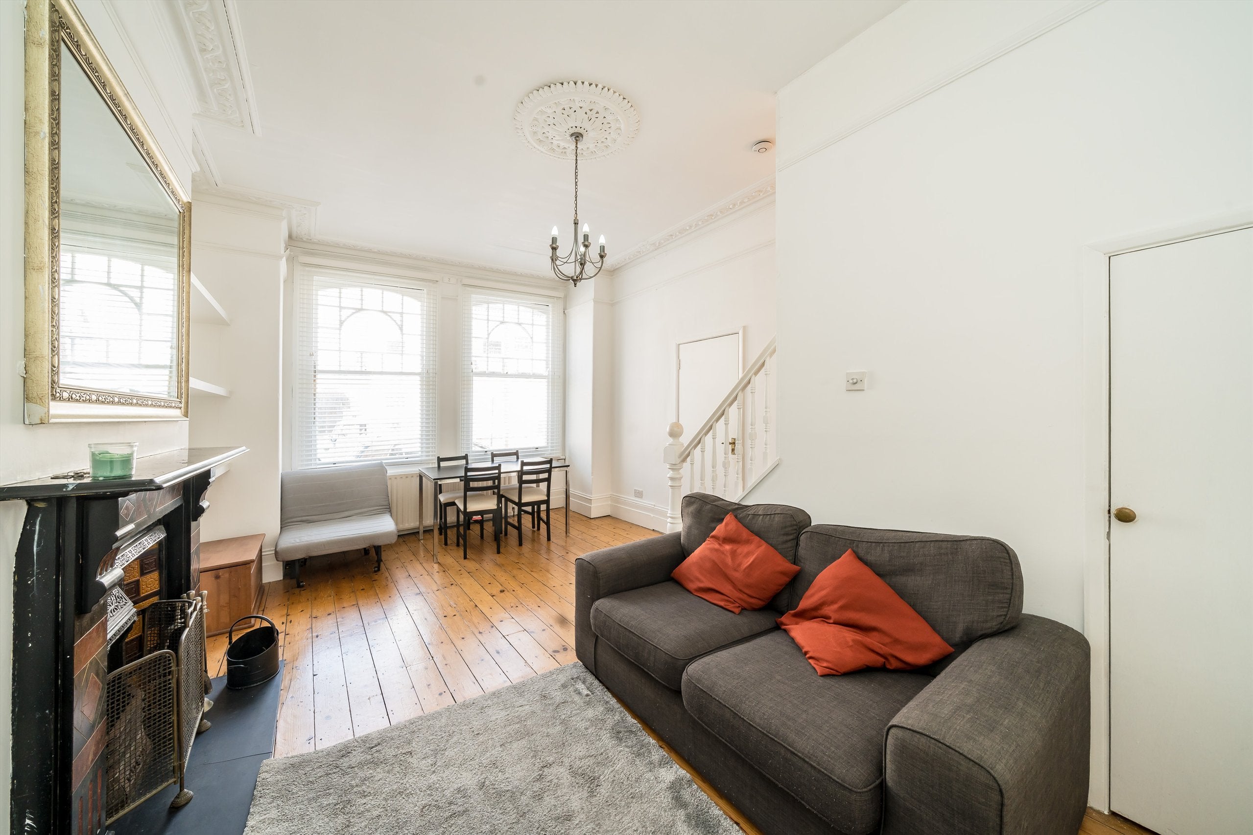 Flat Dafforne Road in Greater London