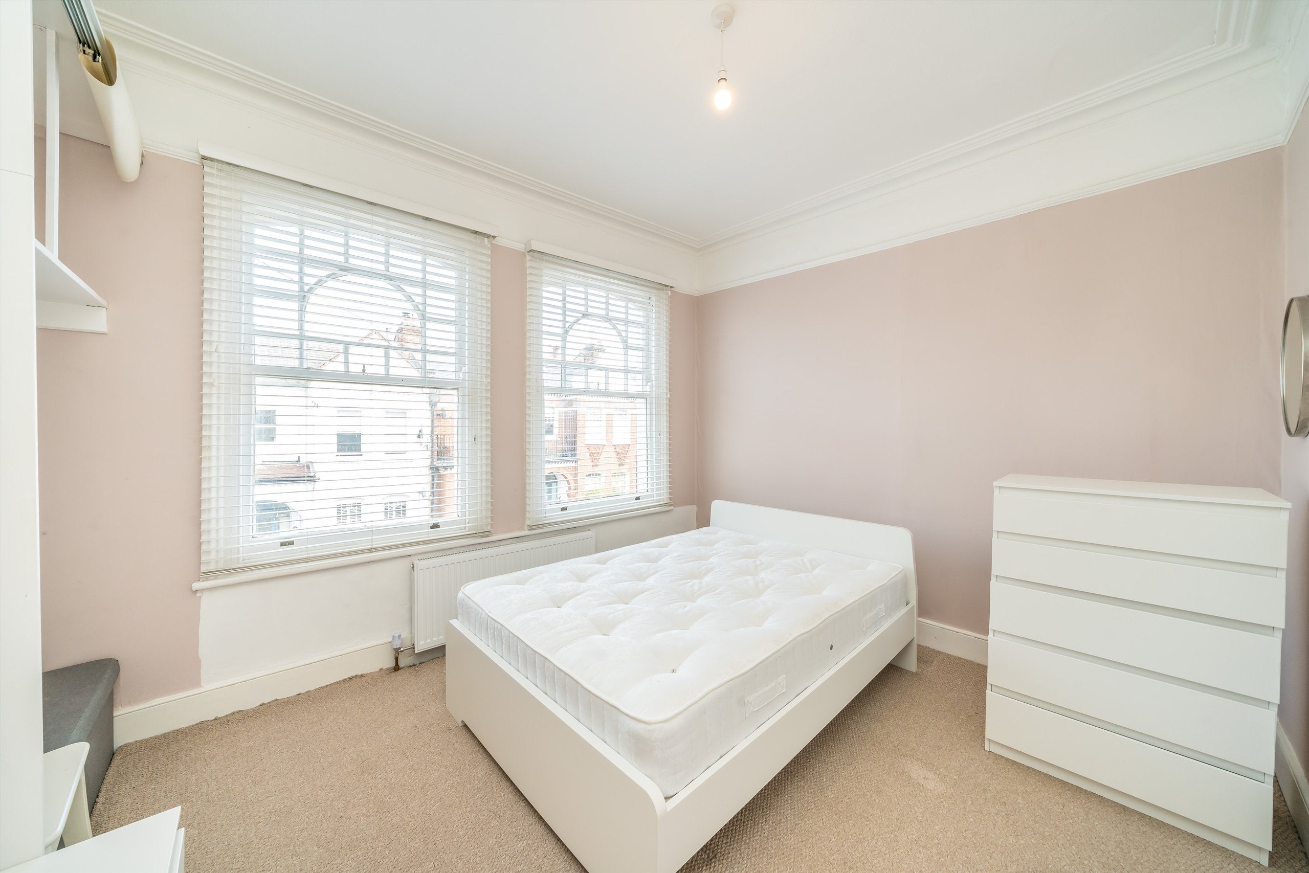 Flat Dafforne Road in Greater London