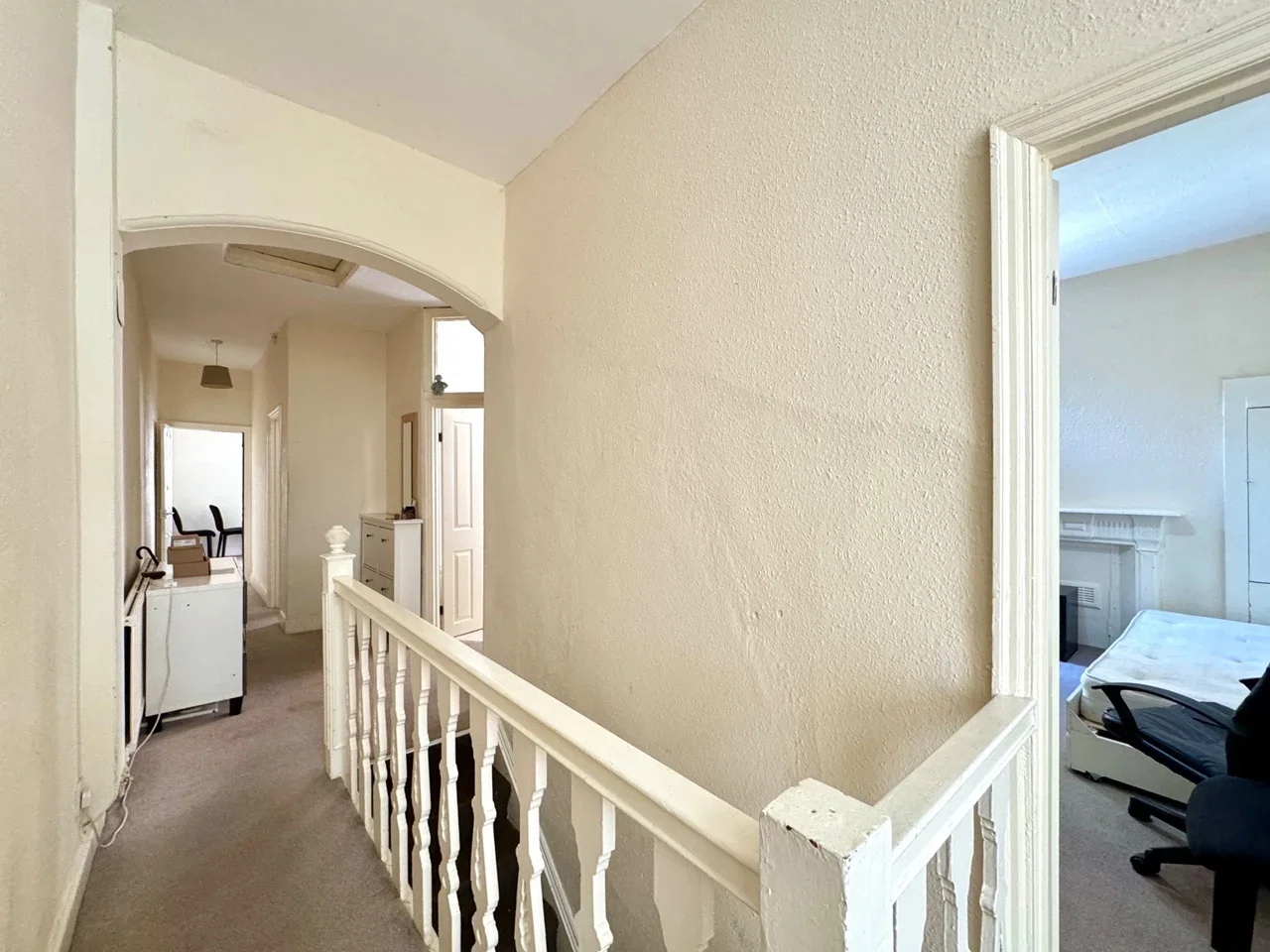 Room Dollis Park in Greater London