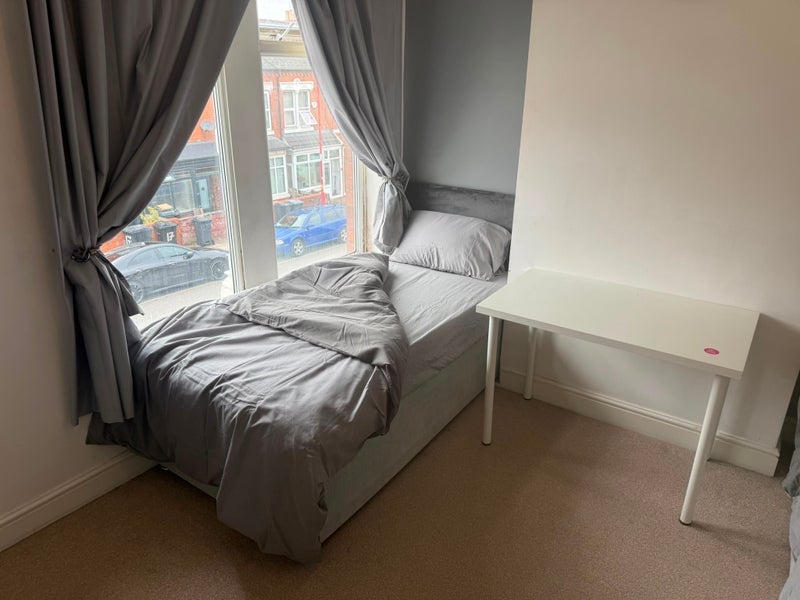 Room Southfield Avenue in Birmingham