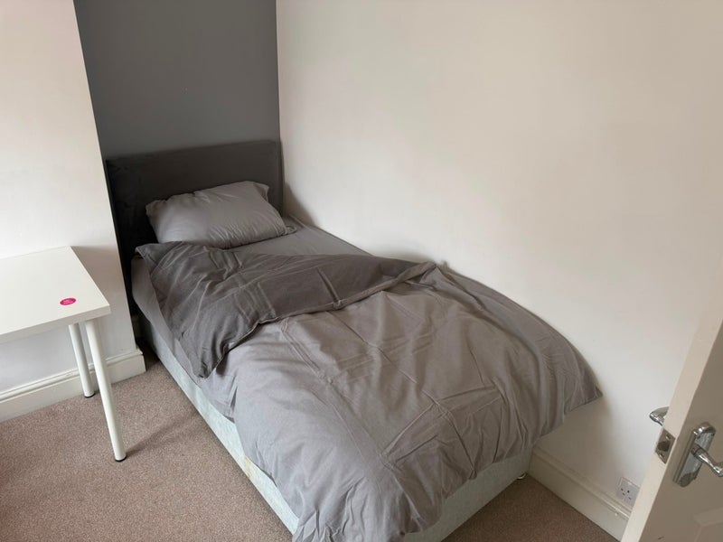 Room Southfield Avenue in Birmingham