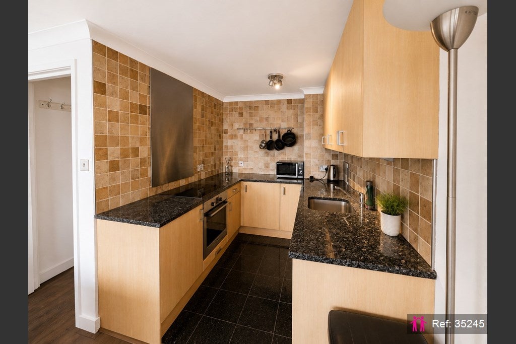 Flat Fletcher Street in Greater London