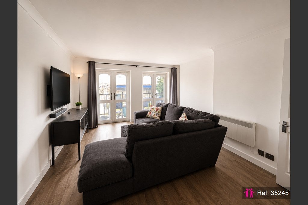 Flat Fletcher Street in Greater London