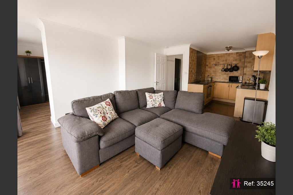 Flat Fletcher Street in Greater London