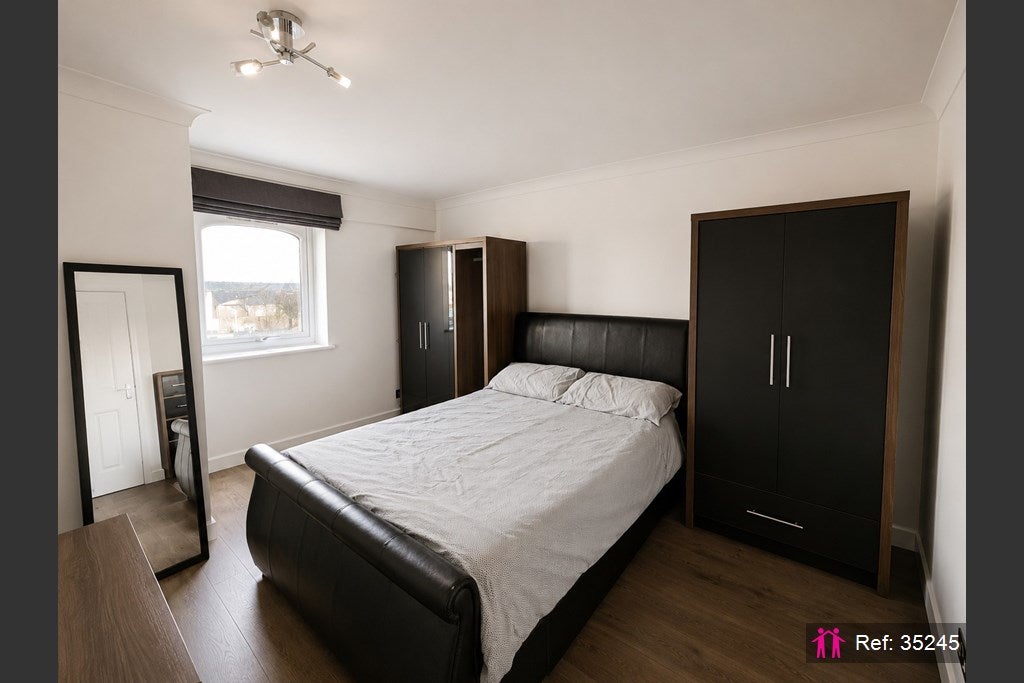 Flat Fletcher Street in Greater London