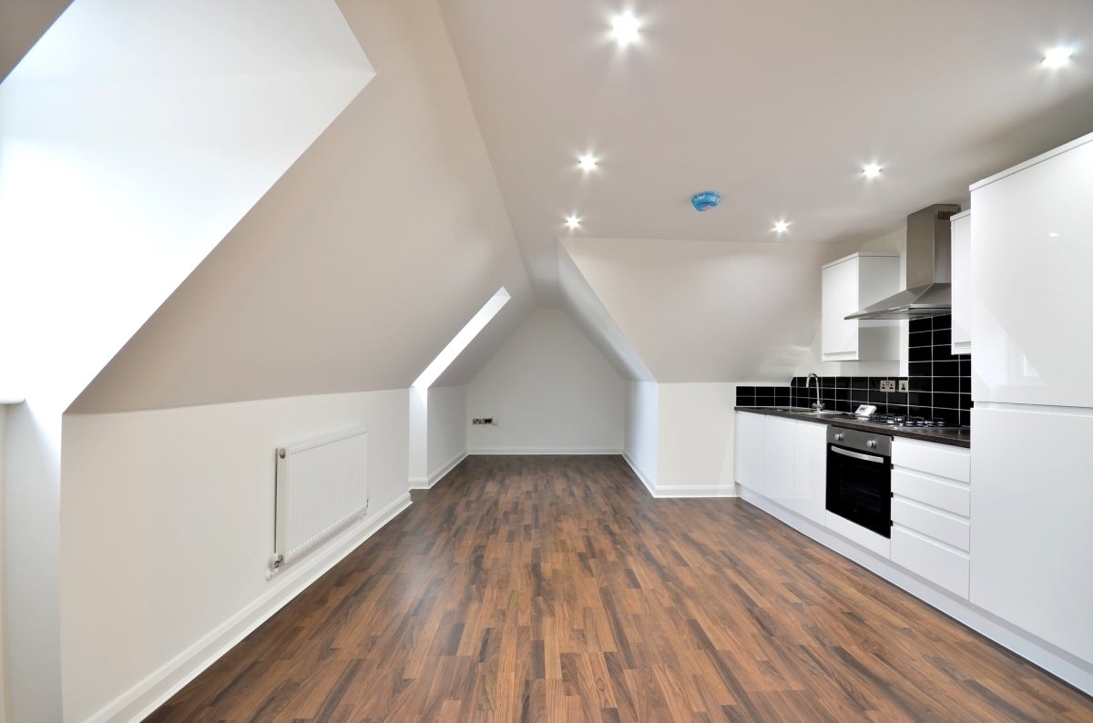 Flat Uxbridge Road in Three Rivers