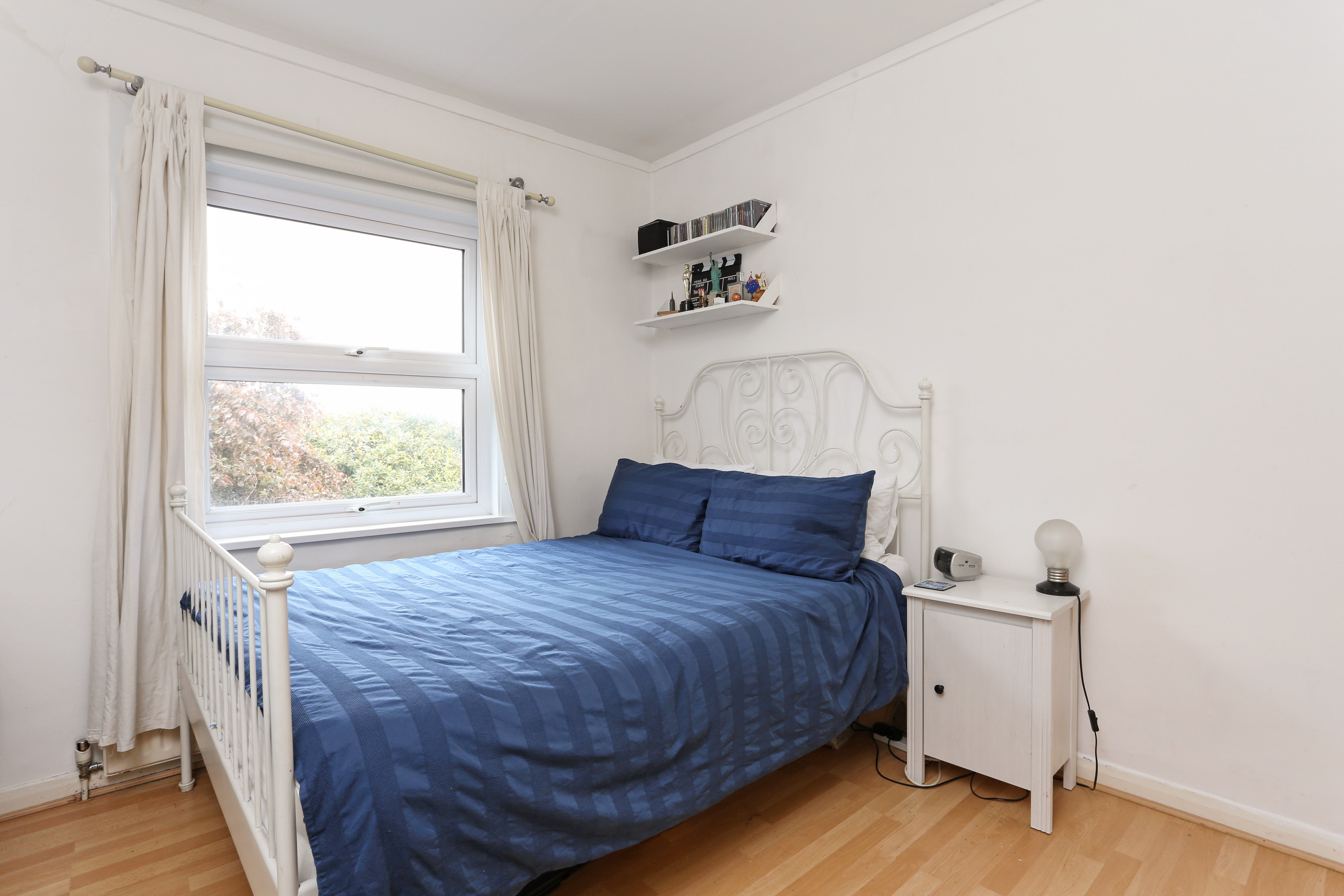 Flat Eardley Crescent in Greater London