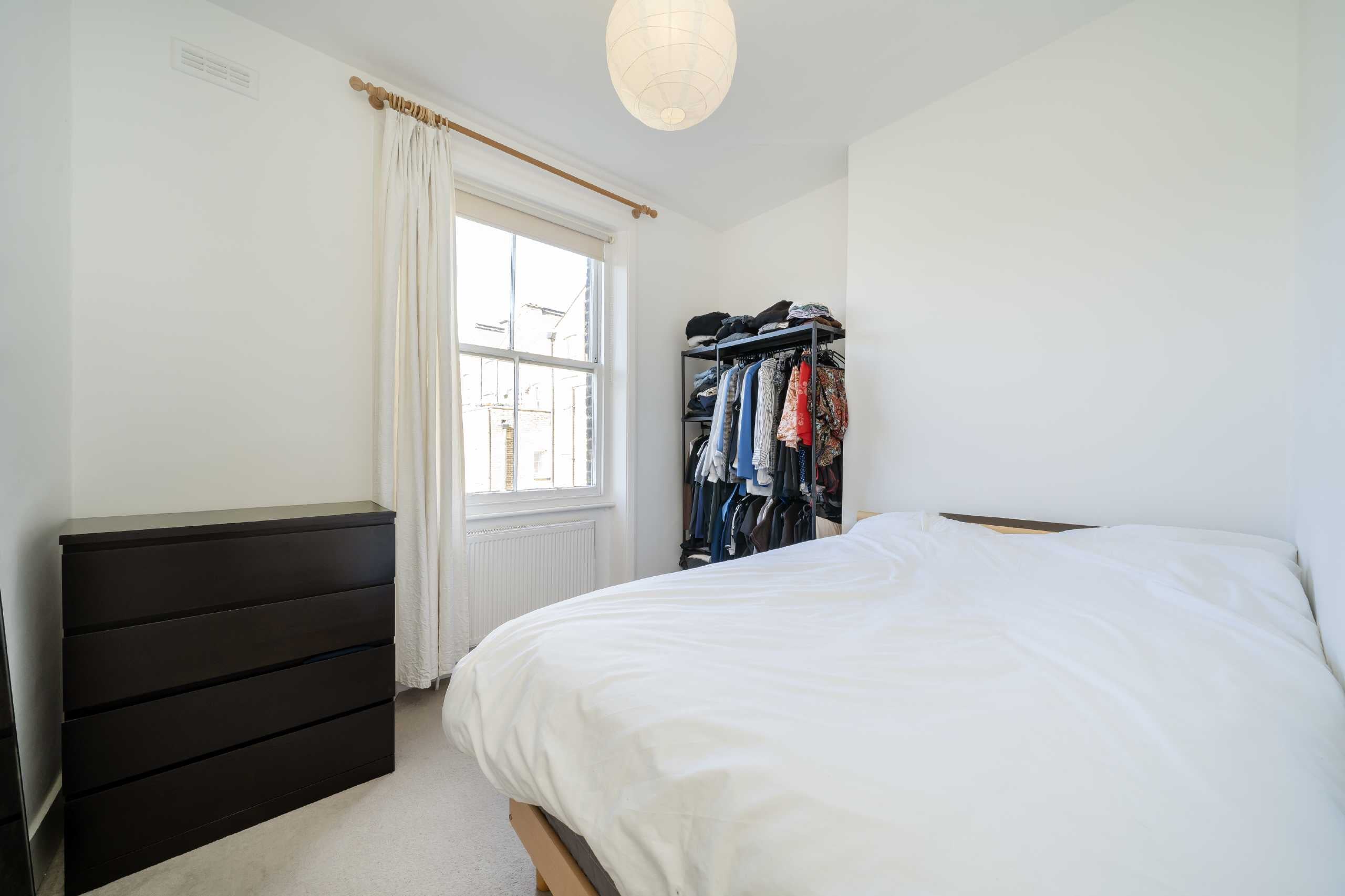 Flat Montpelier Grove in Greater London