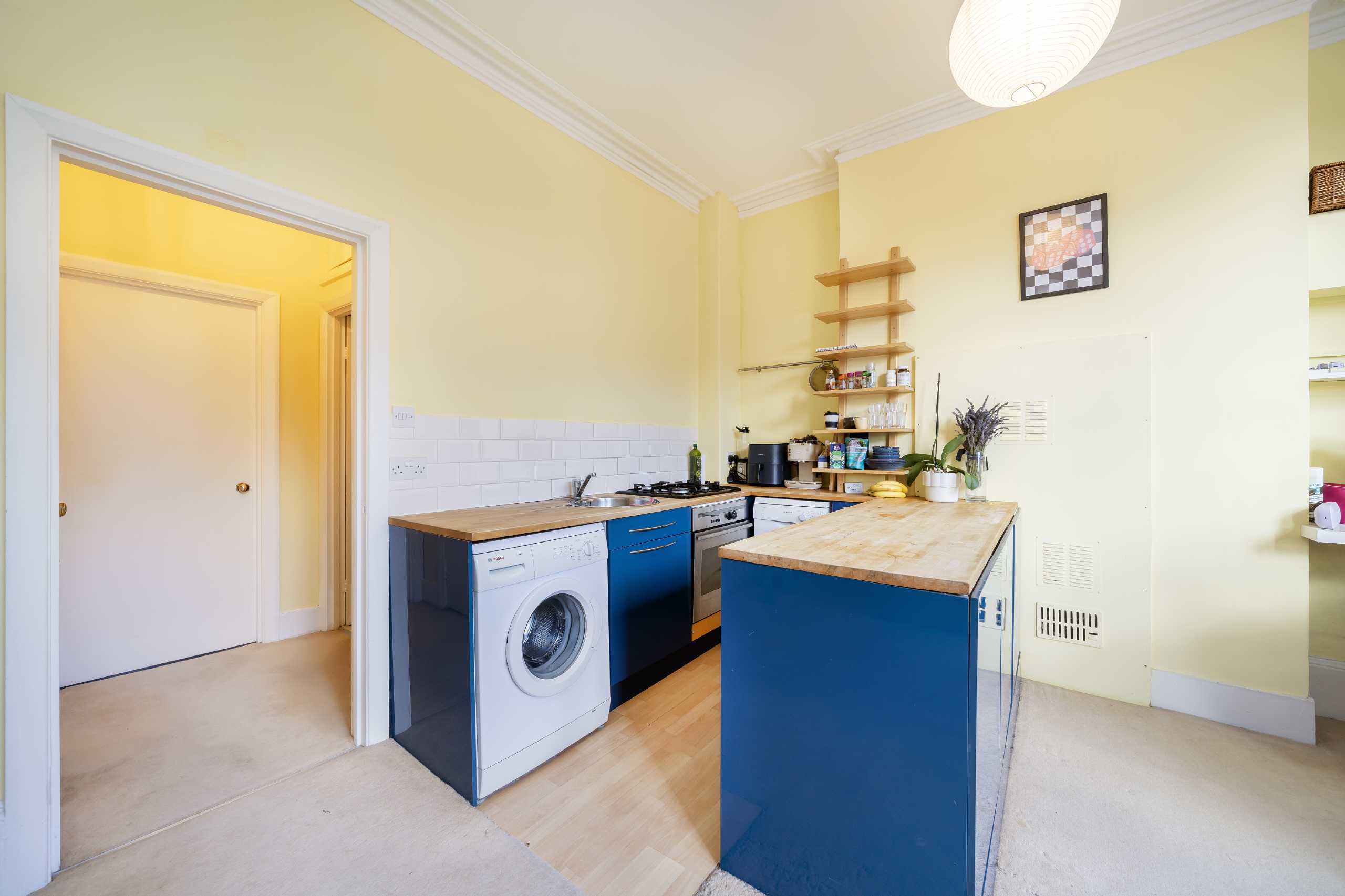 Flat Montpelier Grove in Greater London