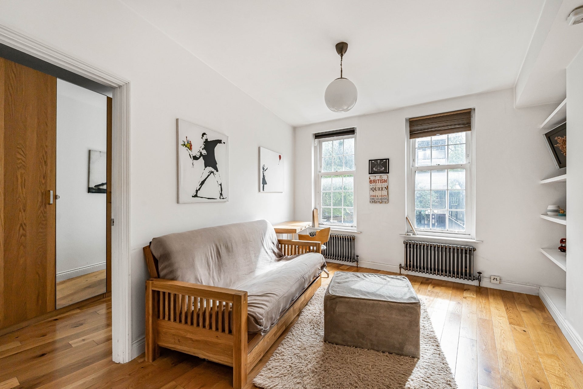 Flat Kingsland Road in Greater London