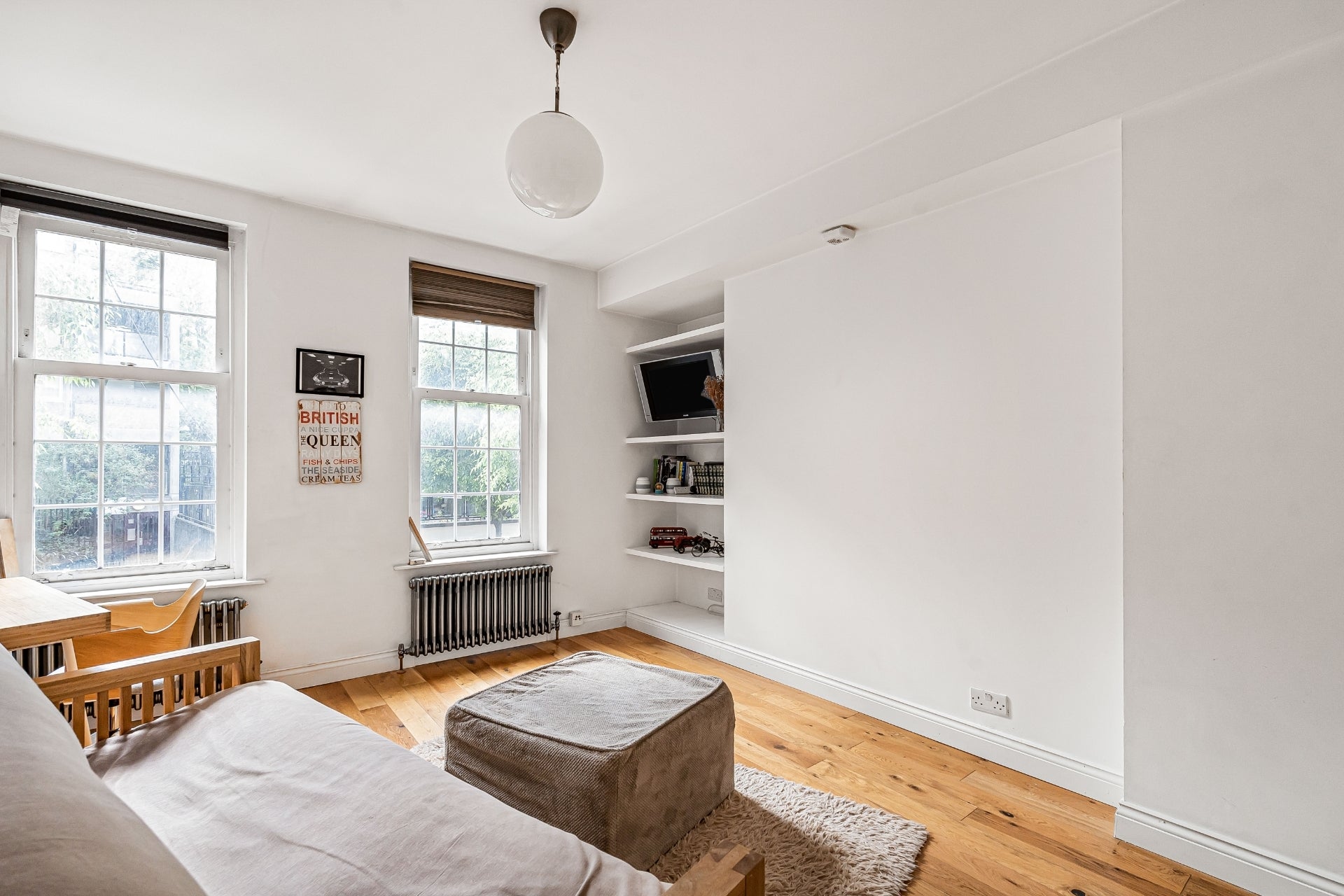 Flat Kingsland Road in Greater London