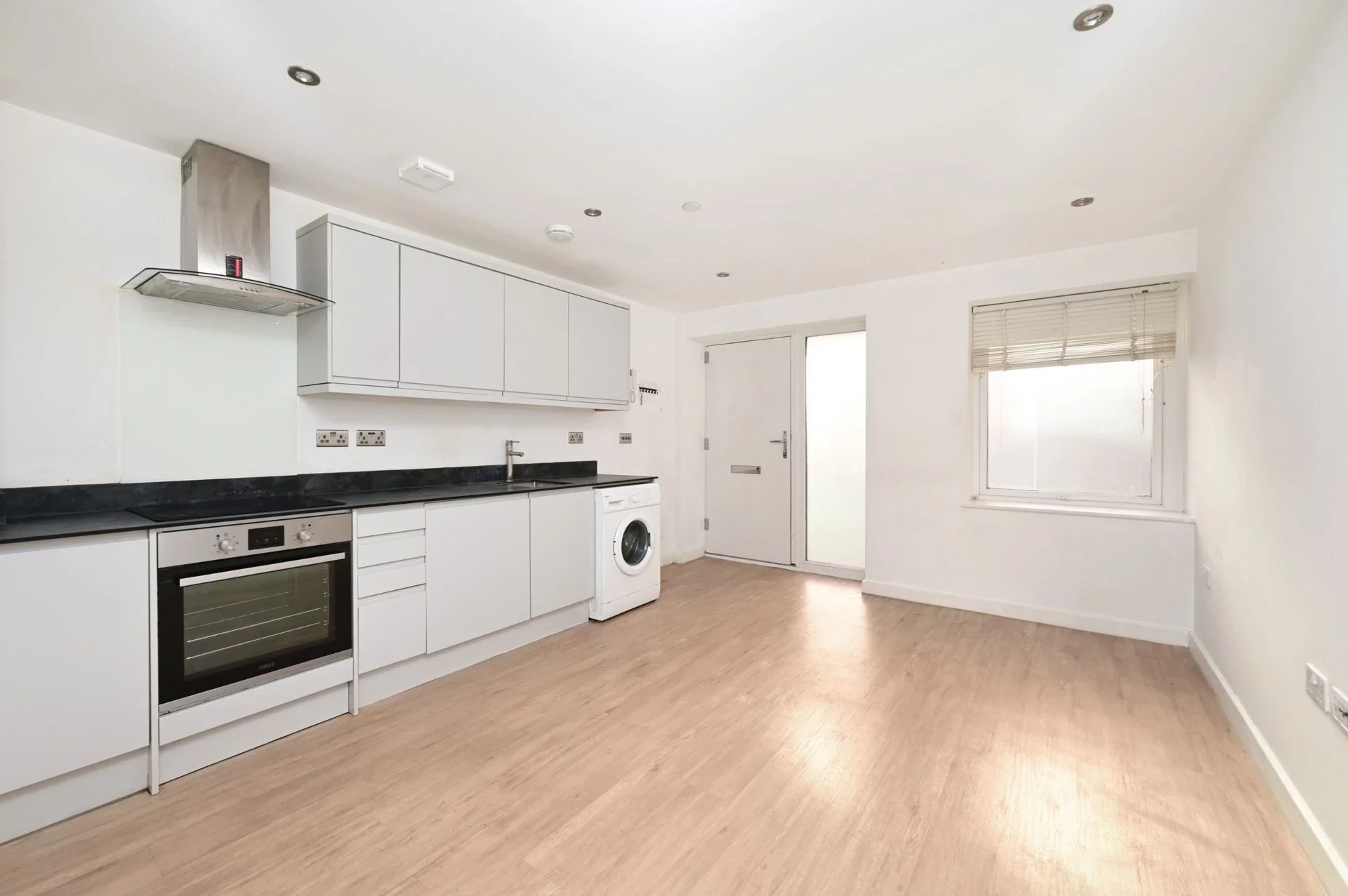 Flat Goldsworth Road in Woking