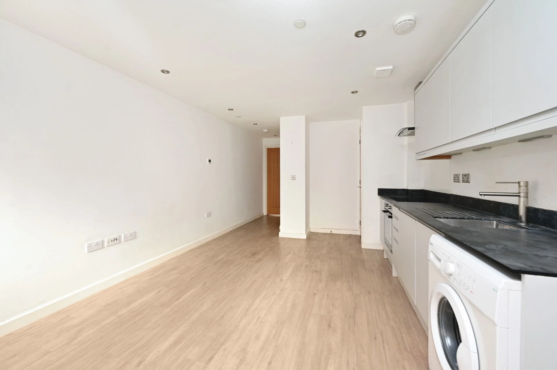 Flat Goldsworth Road in Woking