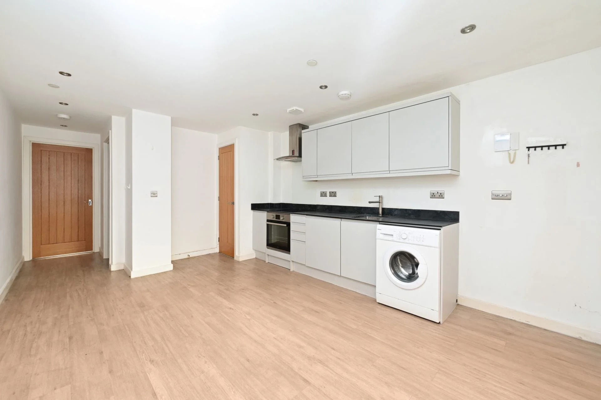 Flat Goldsworth Road in Woking