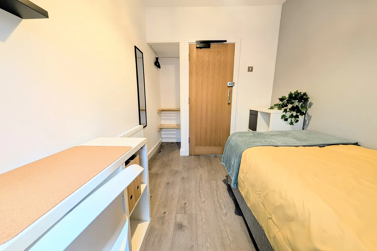 Room Brook Street in Pontypridd