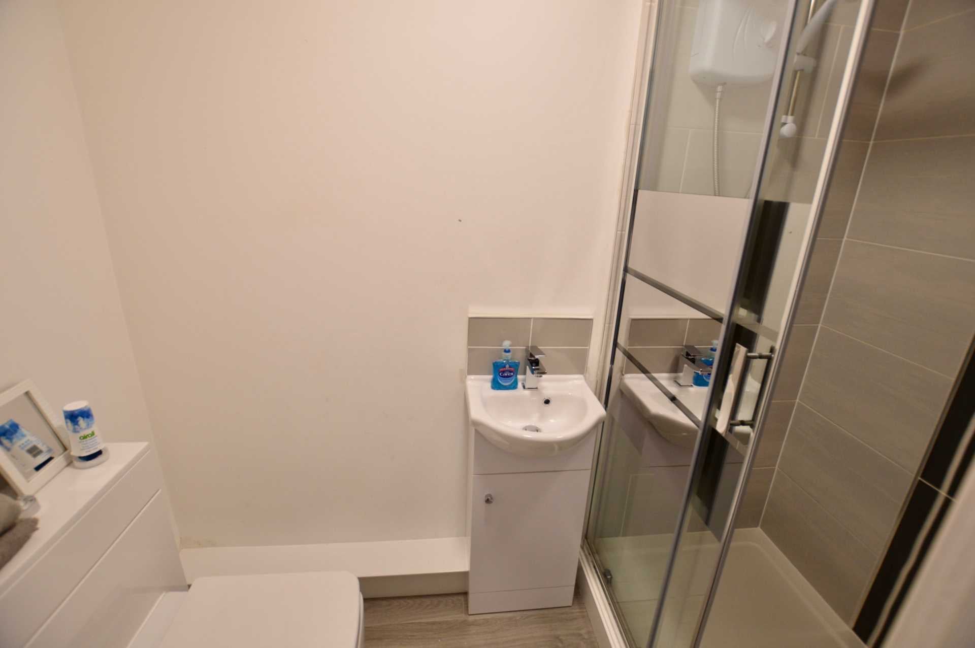 Room Cathay Close in Milton Keynes
