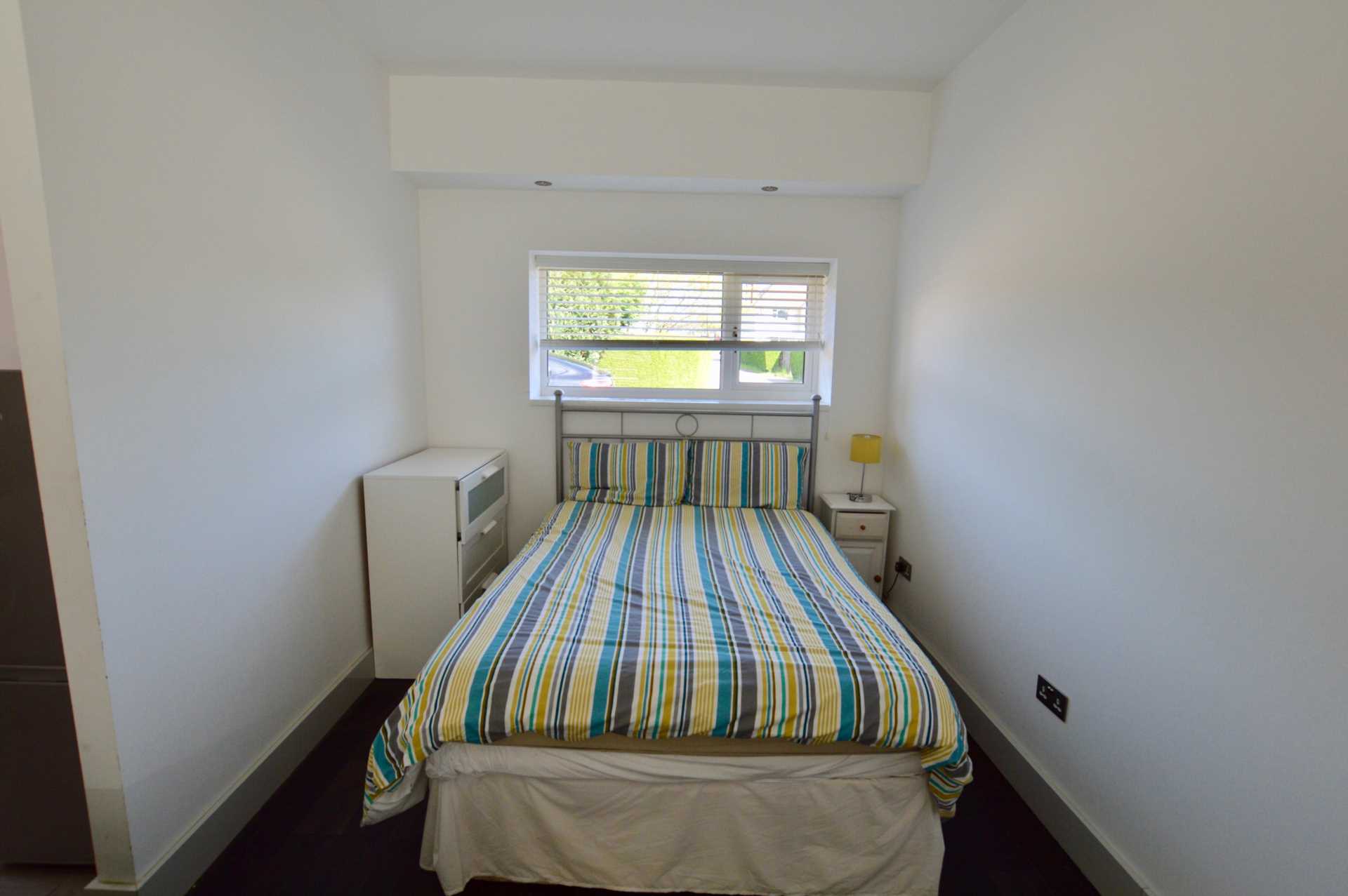 Room Cathay Close in Milton Keynes