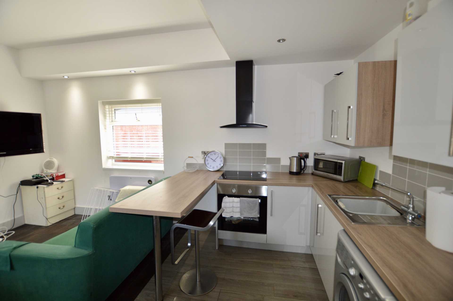 Room Cathay Close in Milton Keynes